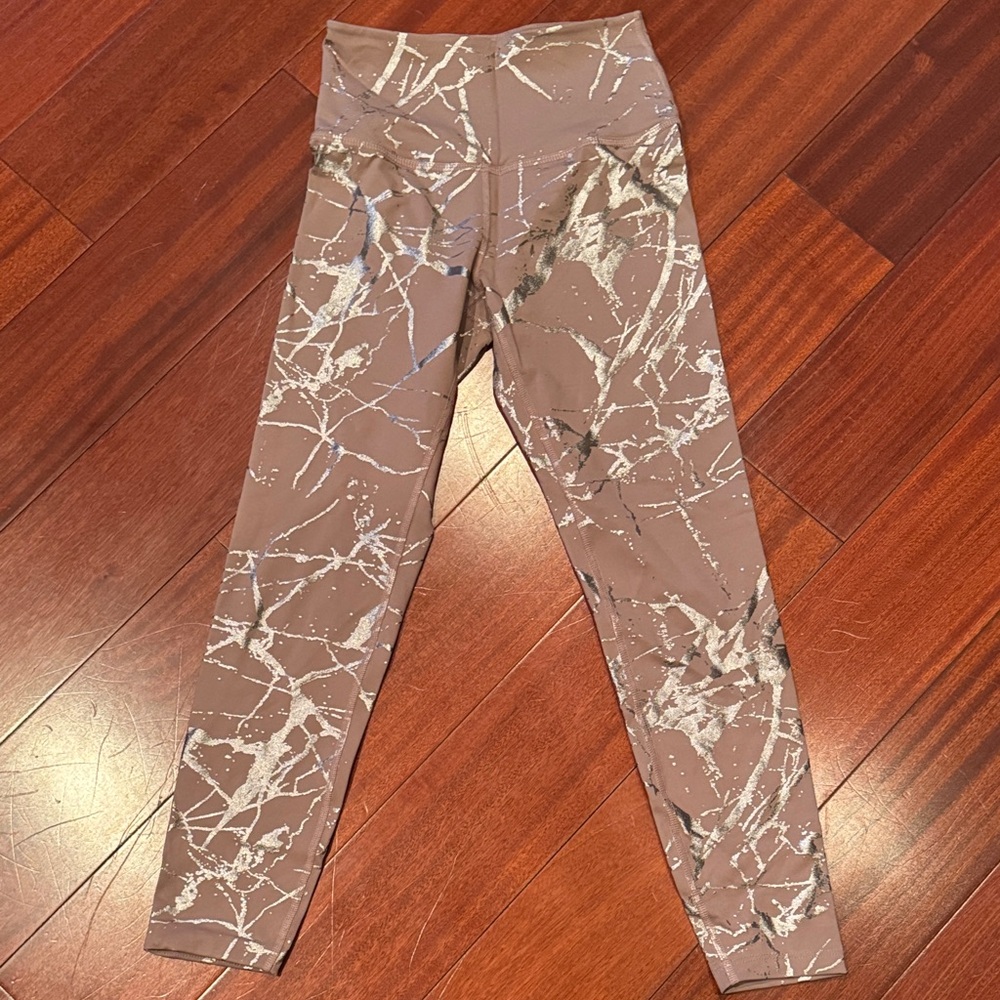 Beyond Yoga mauve with silver Camouflage Leggings